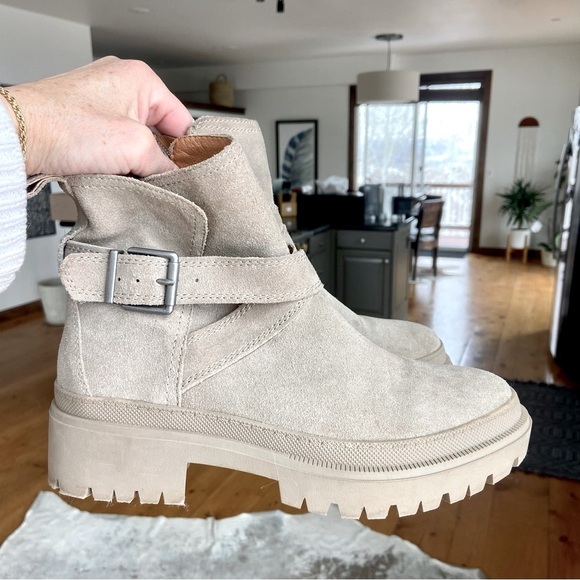 LUCKY BRAND Tan Suede buckled Ankle Boots - Picture 5 of 11